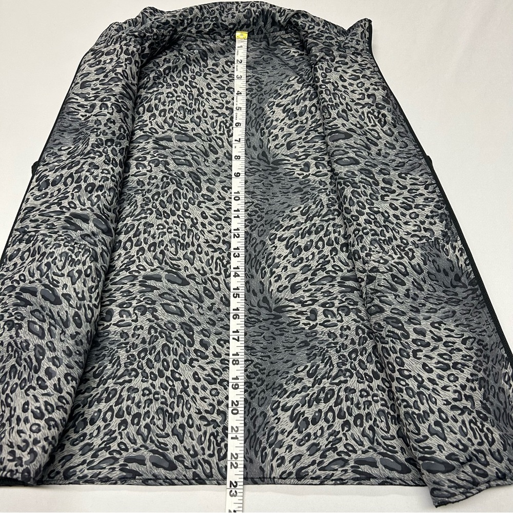 Womens Quilted Animal Print Vest Size M Reversible Full Zip Pockets Gorpcore - Picture 10 of 12